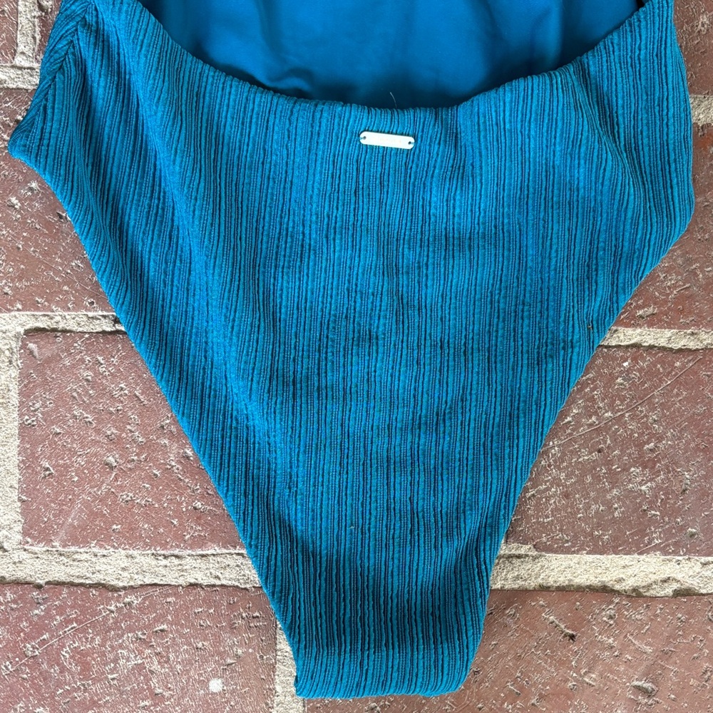 Berlook NWT Teal Textured Sexy One-Piece Swim - Cutout Back - Picture 9 of 13